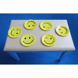 6 Smiley Paper Plates